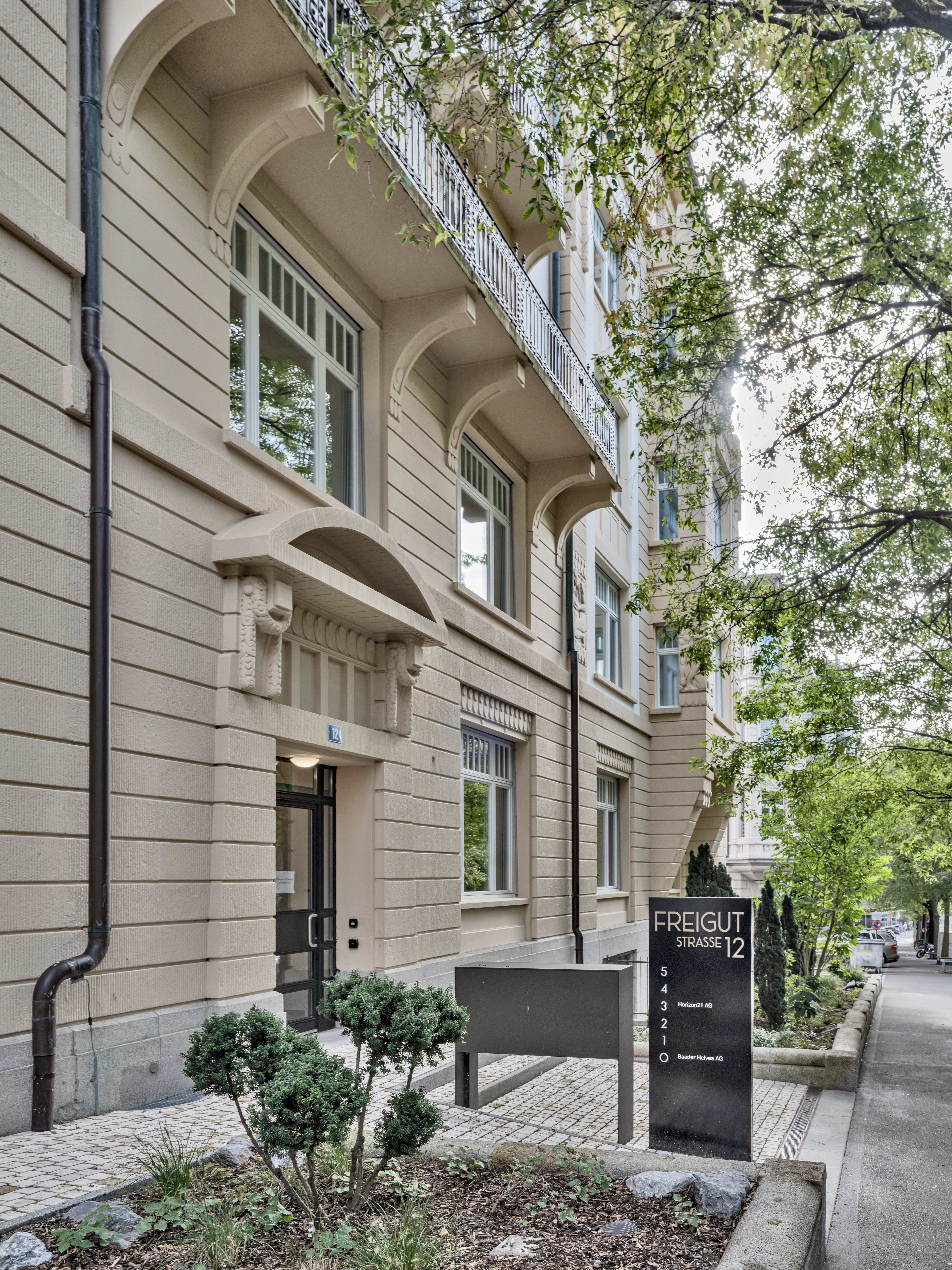 Baaderbank Standort an der Freigutstrasse 12 in Zürich, Außenansicht des Bürogebäudes.